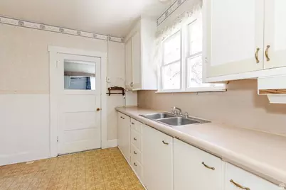 365 W 200 N, Logan, UT 84321 - Photo 16