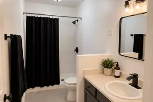 696 E Williamsburg Park Circle, Sandy, UT 84070 - Photo 16