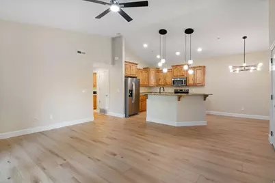 1030 N 995 W #914, Orem, UT 84057 - Photo 6