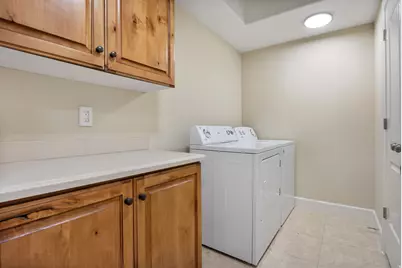 1030 N 995 W #914, Orem, UT 84057 - Photo 16