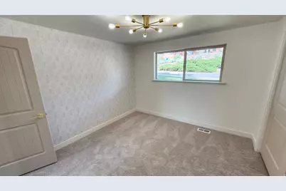 8492 S Mesa Dr E, Sandy, UT 84093 - Photo 14