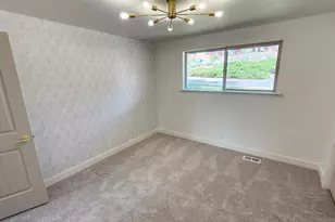 8492 S Mesa Dr E, Sandy, UT 84093 - Photo 14