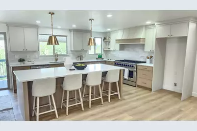 8492 S Mesa Dr E, Sandy, UT 84093 - Photo 4