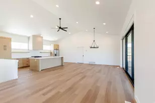261 E Mariner Cir, Garden City, UT 84028 - Photo 4