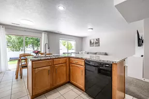 163 Arlington Way, Harrisville, UT 84414 - Photo 4