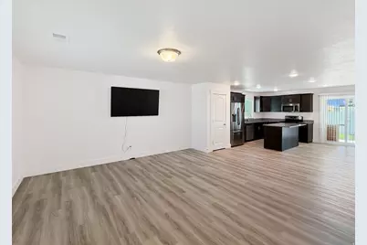 880 N 900 W, Tremonton, UT 84337 - Photo 2