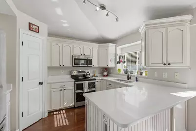 11189 S Ohenry Rd, Sandy, UT 84070 - Photo 8