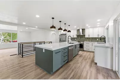 871 N Bonita Way E, Centerville, UT 84014 - Photo 2