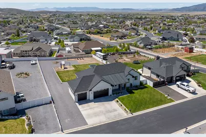 2228 E Grenada Ln, Eagle Mountain, UT 84005 - Photo 42