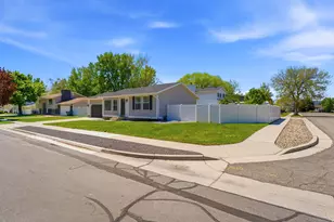11058 S Sandy Creek Dr Dr E, Sandy, UT 84094 - Photo 4