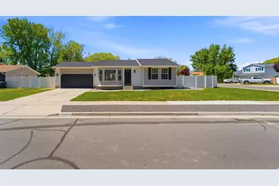 11058 S Sandy Creek Dr. Dr E, Sandy, UT 84094 - Photo 2