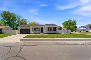 11058 S Sandy Creek Dr Dr E, Sandy, UT 84094 - Photo 2