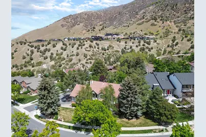 4049 E Prospector Dr S, Cottonwood Heights, UT 84121 - Photo 6