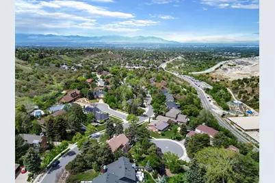 4049 E Prospector Dr S, Cottonwood Heights, UT 84121 - Photo 12