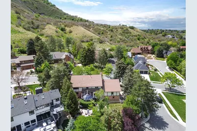 4049 E Prospector Dr S, Cottonwood Heights, UT 84121 - Photo 10
