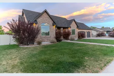 85 S Constitution Dr, Roosevelt, UT 84066 - Photo 2
