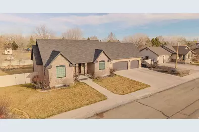 85 S Constitution Dr, Roosevelt, UT 84066 - Photo 2