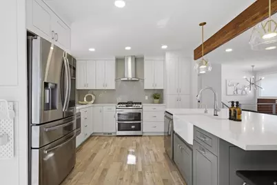 6557 S 2600 E, Cottonwood Heights, UT 84121 - Photo 10