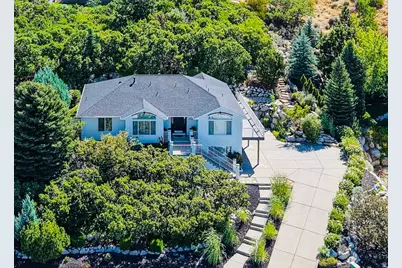 10193 S Majestic Canyon Rd, Sandy, UT 84092 - Photo 2