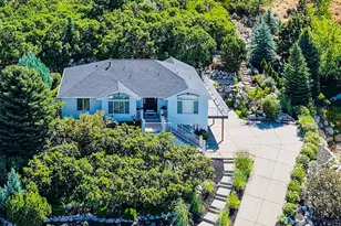 10193 S Majestic Canyon Rd, Sandy, UT 84092 - Photo 2