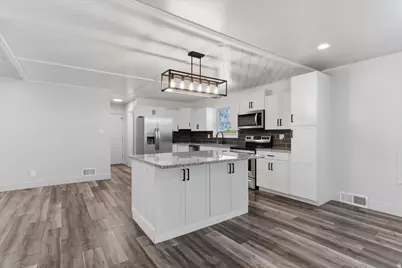 5564 S 2425 W, Roy, UT 84067 - Photo 10