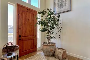469 E Vine St S, Murray, UT 84107 - Photo 2
