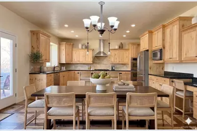 469 E Vine St S, Murray, UT 84107 - Photo 8
