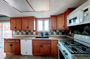 1185 W 725 N, Clearfield, UT 84015 - Photo 2
