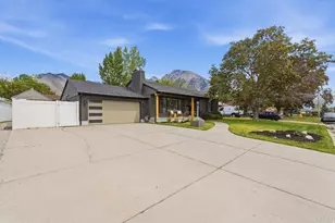 3927 S 3075 E, Holladay, UT 84124 - Photo 2