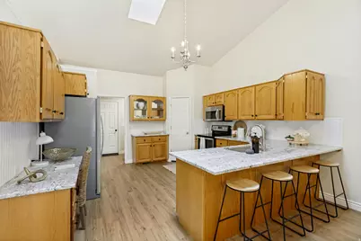 1077 E Brook Cir, Kaysville, UT 84037 - Photo 6