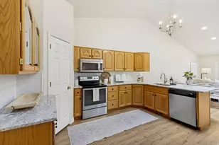 1077 E Brook Circle, Kaysville, UT 84037 - Photo 8