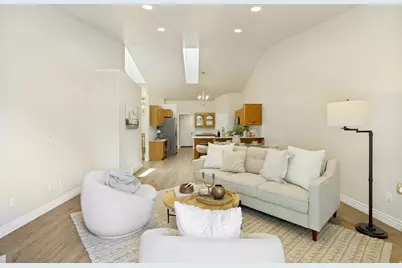 1077 E Brook Cir, Kaysville, UT 84037 - Photo 14
