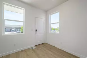 914 W 1600 S, Clearfield, UT 84015 - Photo 2