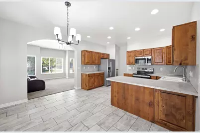 740 S Clearwater Ct, Layton, UT 84041 - Photo 4