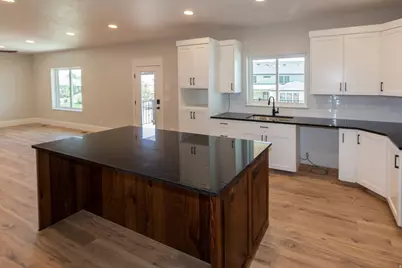 527 N 100 W, Hyde Park, UT 84318 - Photo 6
