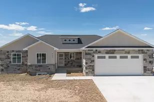 527 N 100 W, Hyde Park, UT 84318 - Photo 1