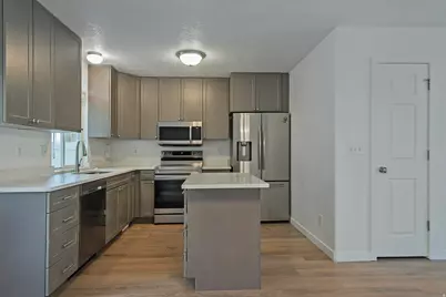9485 S Fairway View Dr, Sandy, UT 84070 - Photo 10