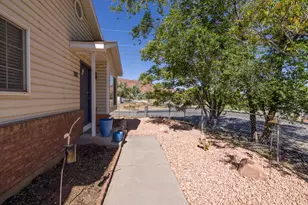 1108 E Holyoak Ln, Moab, UT 84532 - Photo 2