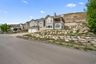 708 N Eagleridge Dr E, Bountiful, UT 84010 - Photo 54