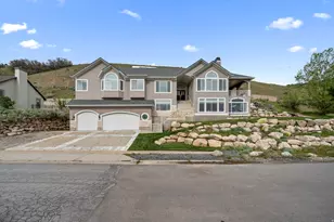 708 N Eagleridge Dr E, Bountiful, UT 84010 - Photo 1