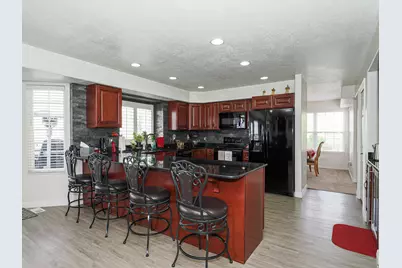 1833 N 350 E, Centerville, UT 84014 - Photo 16
