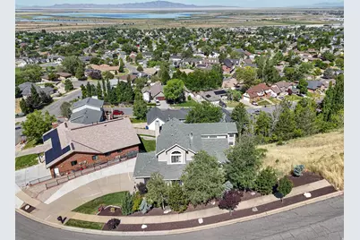 1833 N 350 E, Centerville, UT 84014 - Photo 2