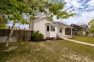 2047 E Weeping Willow Way N, Eagle Mountain, UT 84005 - Photo 2