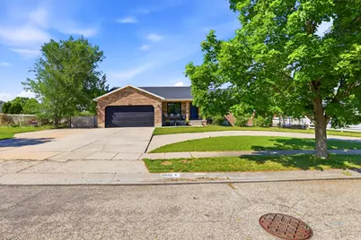 2840 W Country Classic Dr S, Bluffdale, UT 84065 - Photo 2