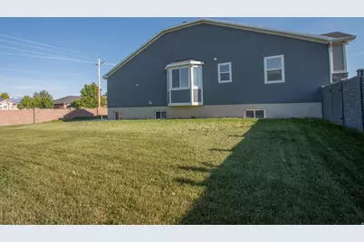 1372 S Homestead Ln, Syracuse, UT 84075 - Photo 26