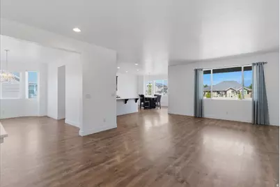 1372 S Homestead Ln, Syracuse, UT 84075 - Photo 2