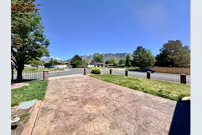 12080 S Mill Ridge Cir, Sandy, UT 84094 - Photo 2