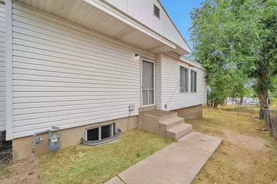 9468 S Turnpike Ln W, Sandy, UT 84070 - Photo 2