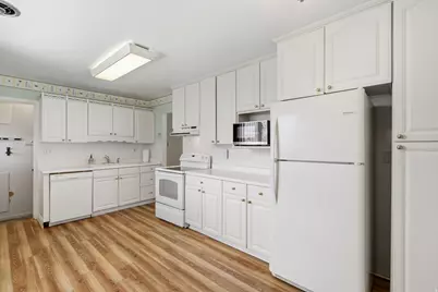 9771 S Amber Ln, Sandy, UT 84094 - Photo 6