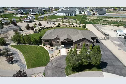 1627 E Lakeview Ln, Eagle Mountain, UT 84005 - Photo 2